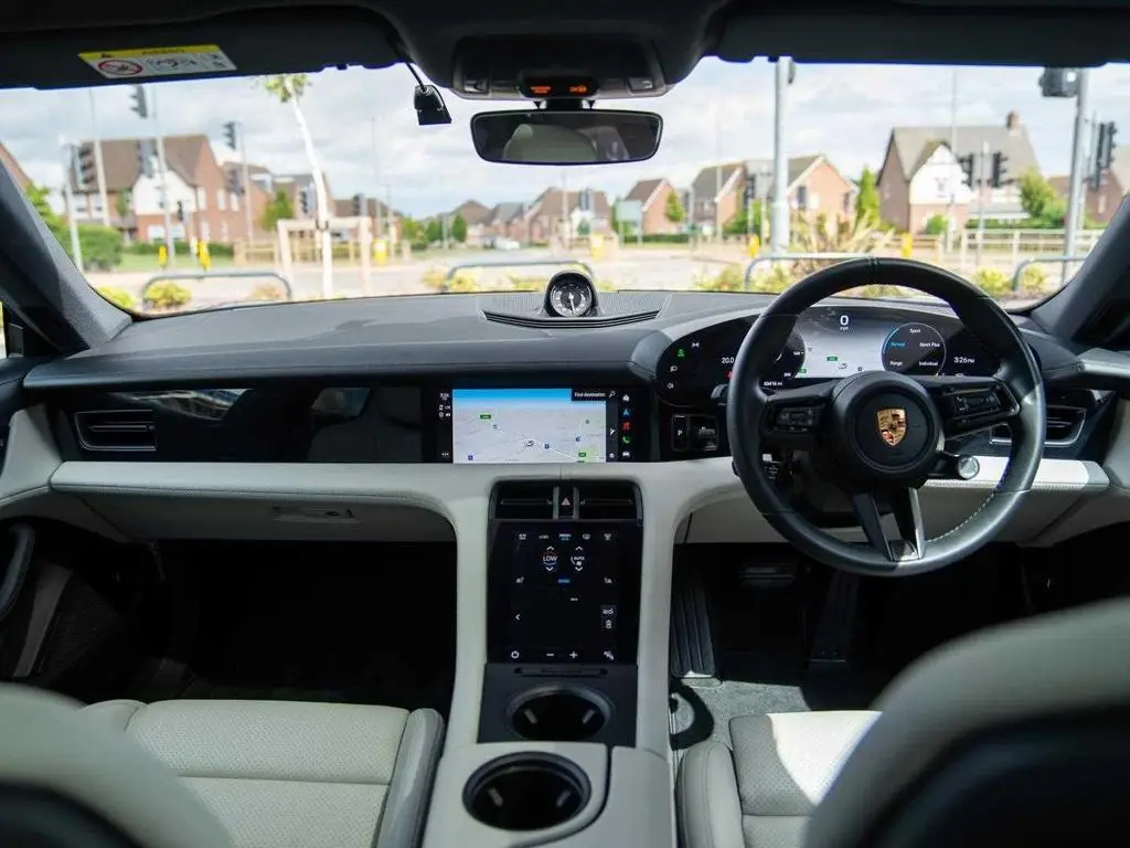 
								Porsche TAYCAN, Performance Plus 93.4kWh Sport Turismo RWD (11kW charger) full									