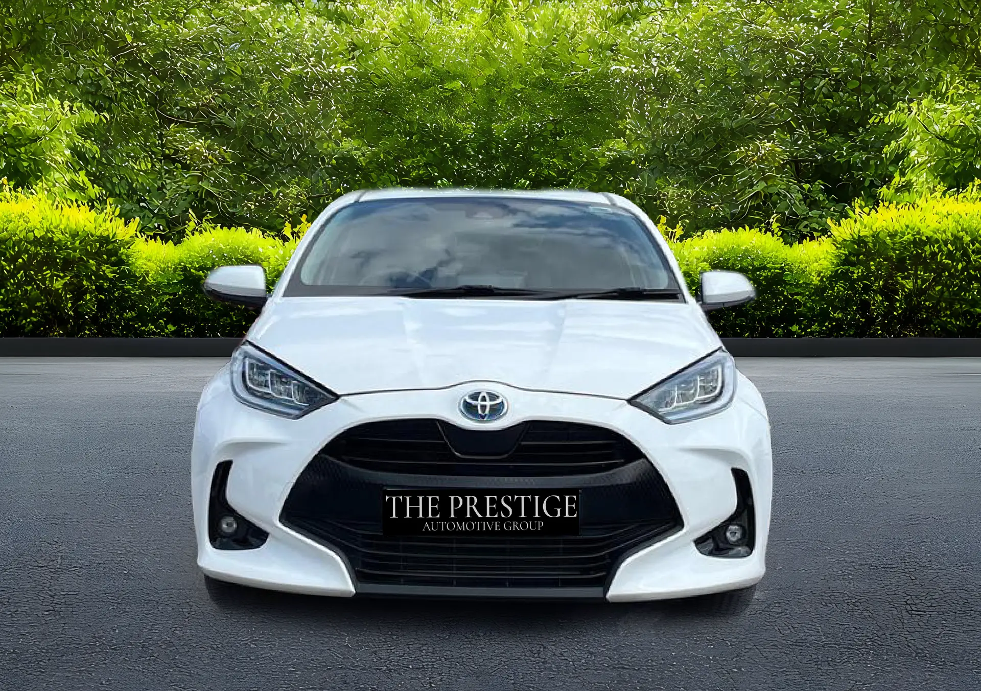 
								Toyota Yaris 1.5 VVT-h Design E-CYT full									