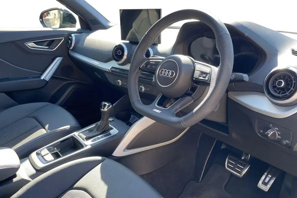 
								Audi Q2 1.5 TFSI CoD 35 Black Edition S Tronic full									