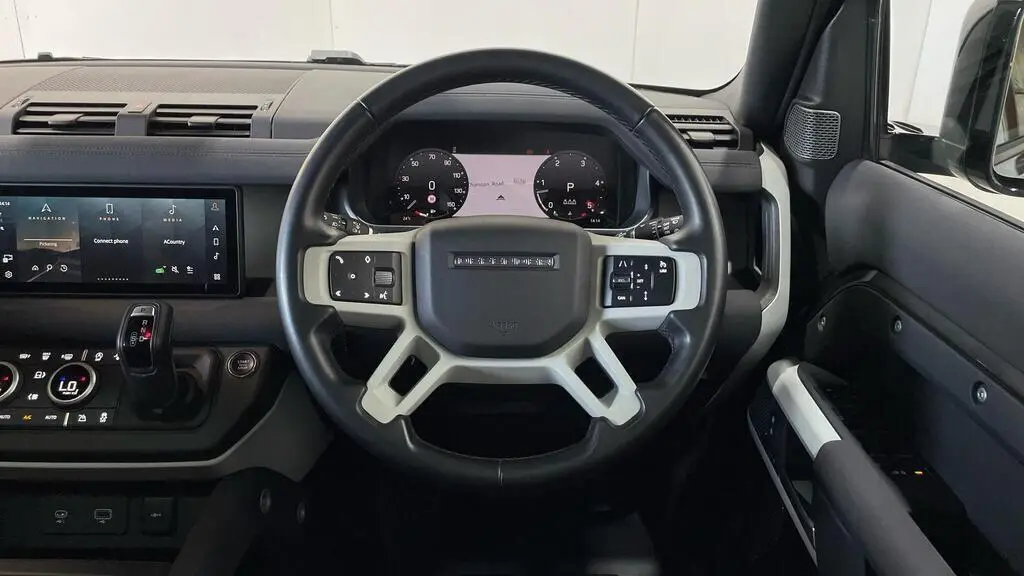 
								Land Rover Defender 110, 3.0 D250 MHEV SE Auto 4WD, Euro 6 full									